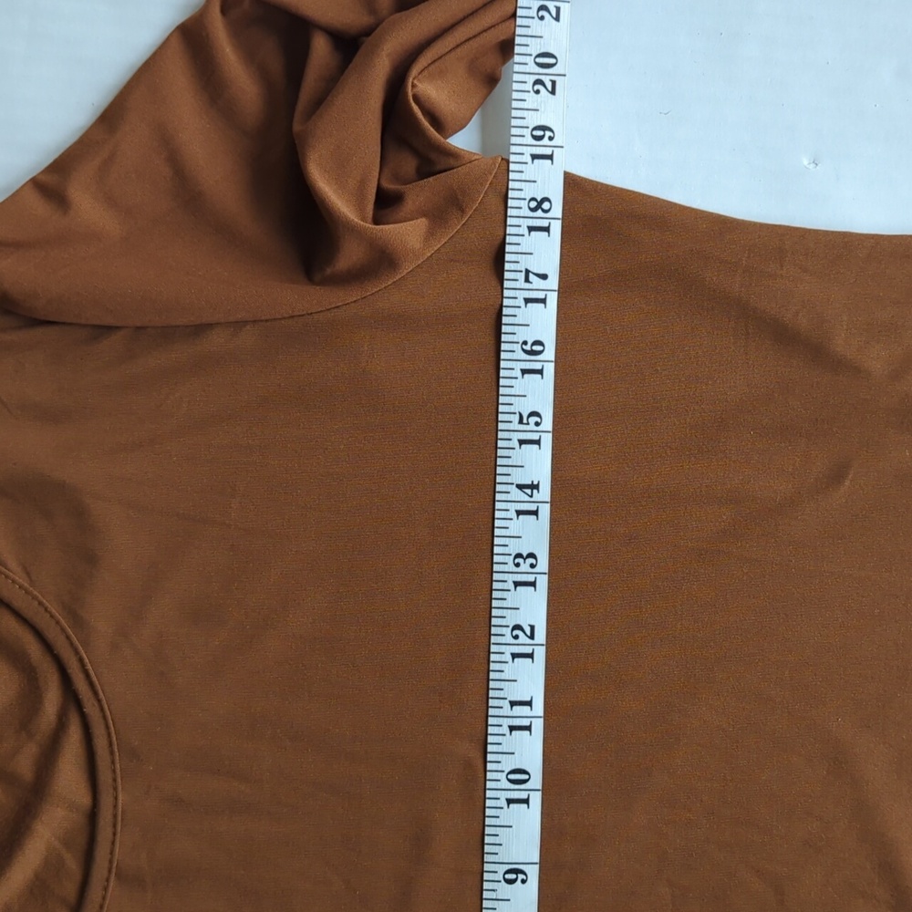Chances R Perforated Inverted Triangular Pattern Hem Top MEDIUM Brown Rust - Picture 11 of 11